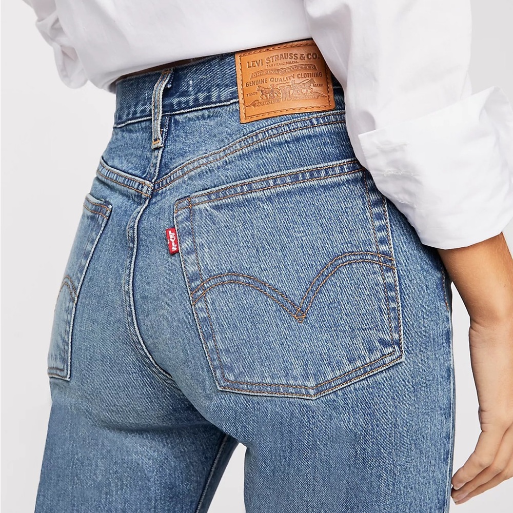 Levi’s Wedgie Straight Blue Jeans size 27